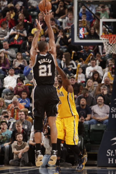 国脚伤愈后首秀建功，球迷称其回来了（国脚伤愈复出首秀发威，球迷赞其王者归来）