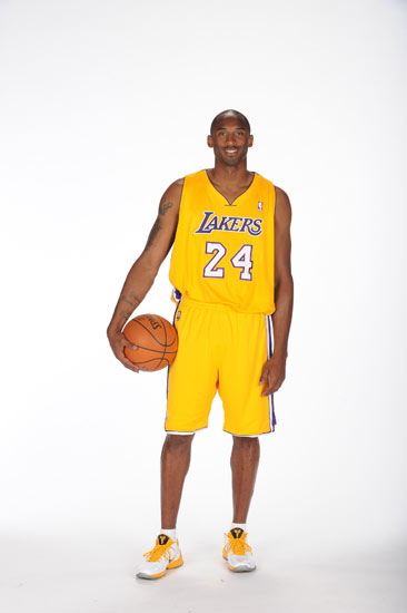 意甲：国米主场3-0击败博洛尼亚（意甲联赛：国际米兰主场三球零封博洛尼亚）