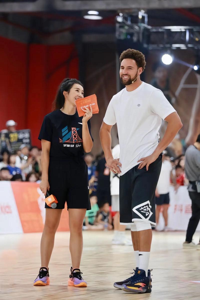 广东男篮防守稳固力克上海（广东男篮凭坚实防守击败上海队）