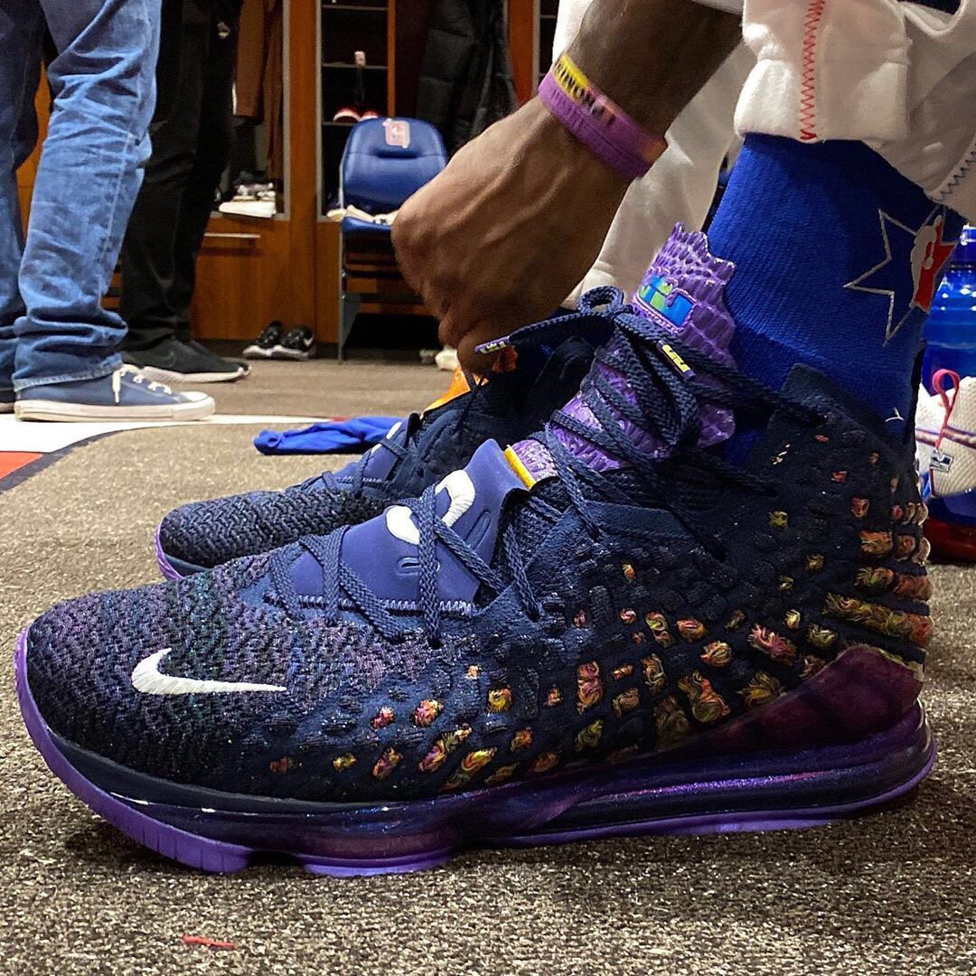 NBA杯八强对阵出炉，雷霆&魔术领衔东西部（NBA杯八强揭晓：雷霆与魔术领跑东西部）