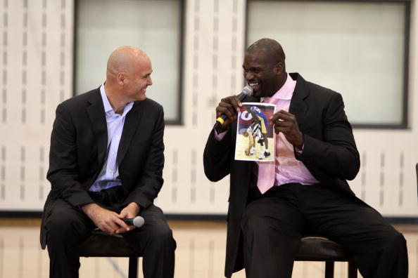 美媒：东契奇直接开着布加迪跑车来到今日与独行侠的比赛现场（美媒：东契奇驾布加迪亮相今日独行侠比赛现场）