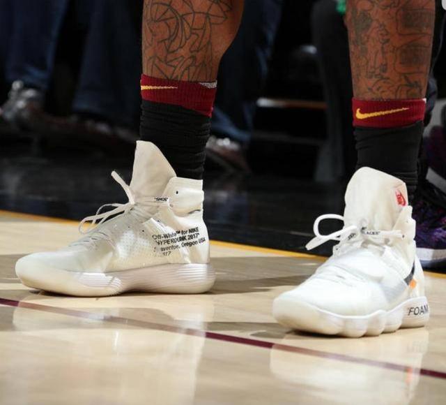 足球的魅力，就在不可预测（足球的魅力在于其变幻莫测）