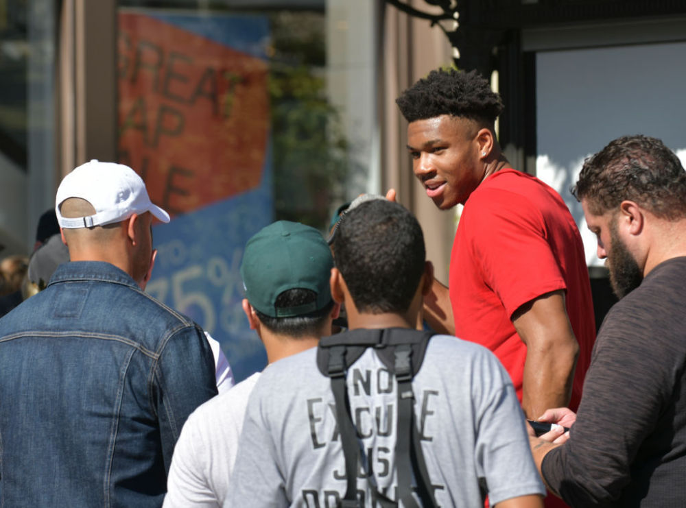 世体：巴萨仍考虑签格里马尔多；坎塞洛、穆尼奥斯也愿意加盟（世界体育报：巴萨仍在考虑引进格里马尔多，坎塞洛与穆尼奥斯也有加盟意向）